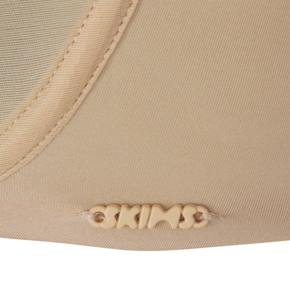 SKIMS No Show Unlined Balconette Bra - Picture 8 of 9